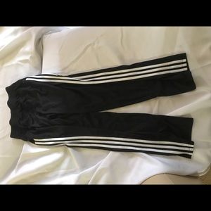 ADIDAS BLACK/WHITE SIDE STRIPES SIZE 10-12